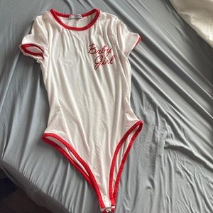 Women’s bodysuit. Brand: Fashion nova, color: White and size Small